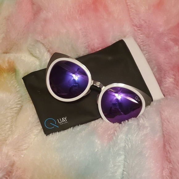 Quay Girly Talk Sunglasses - Picture 2 of 2